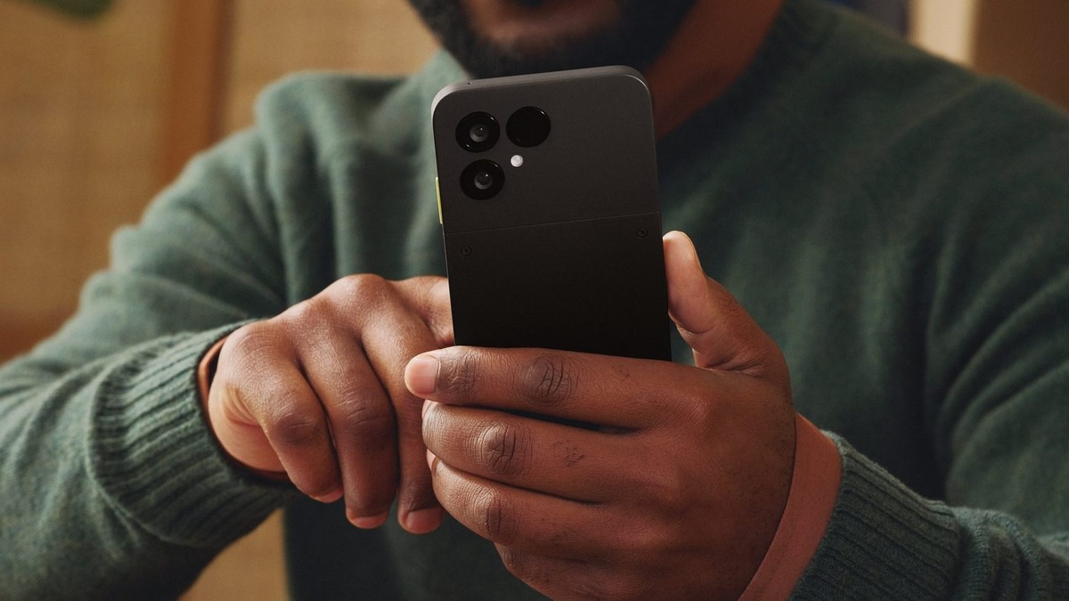 Это всё ещё смартфон, который создан для надёжной и длительной работы. Fairphone 6 по-прежнему легко поддаётся ремонту, а срок его поддержки составляет 8 лет.