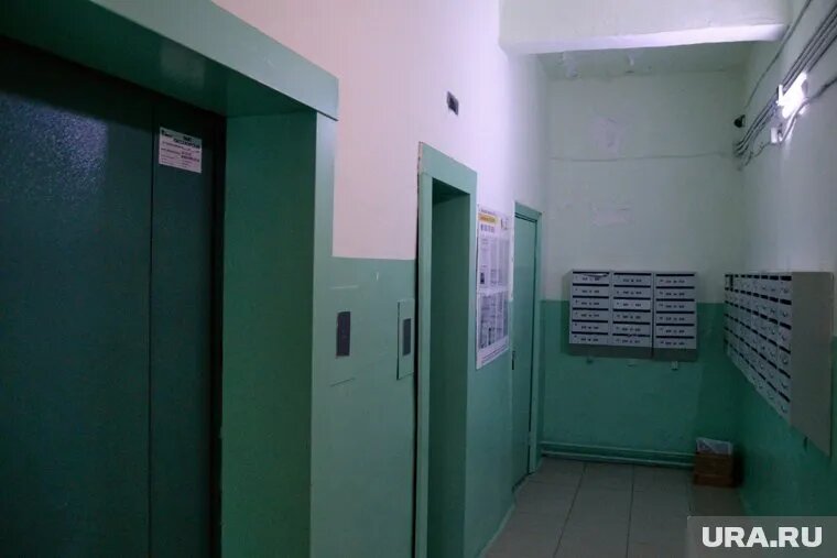 В доме, где при падении лифта пострадали шесть человек, ранее обнаружили нарушения градостроительных законов. Фото: Тимофей Герасимов © URA.RU