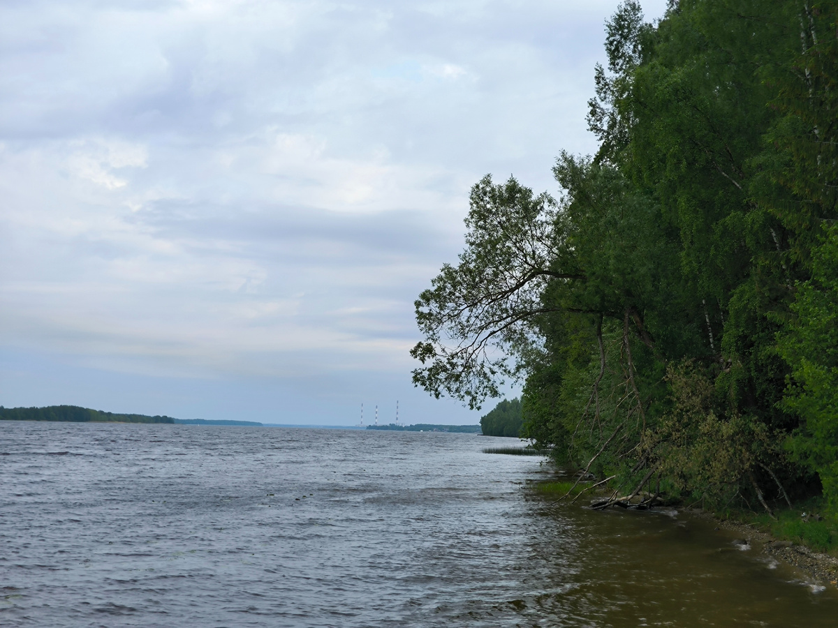 Трубы Волгореченска видны и из "Серебрянного Плёса"