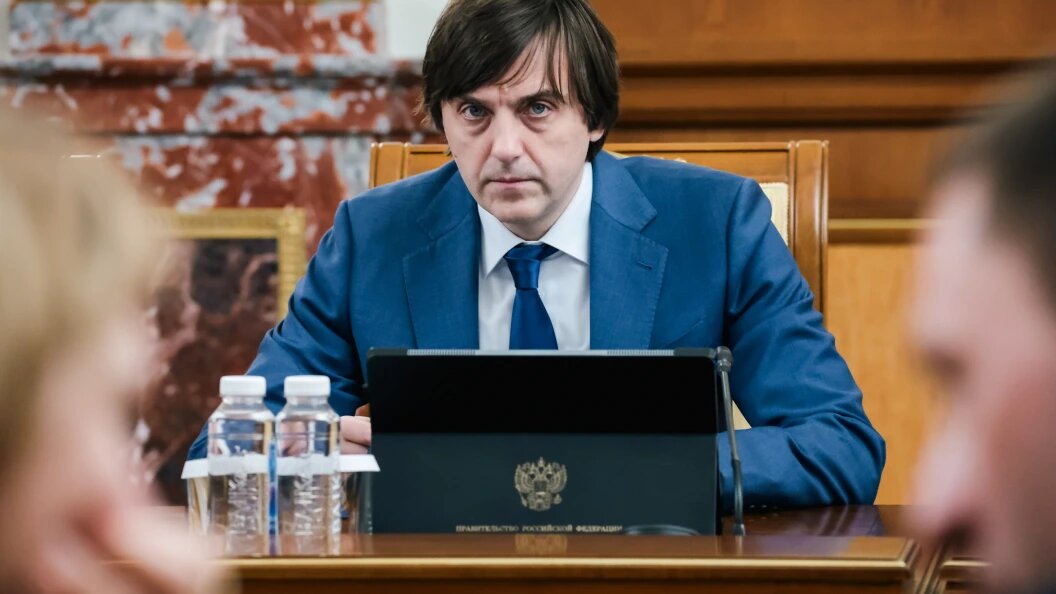 "Есть сложности с объективностью": В странах СНГ со школы учат ненавидеть Россию - Кравцов