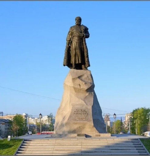 Памятник Ерофею Павловичу Хабарову в Хабаровске. 