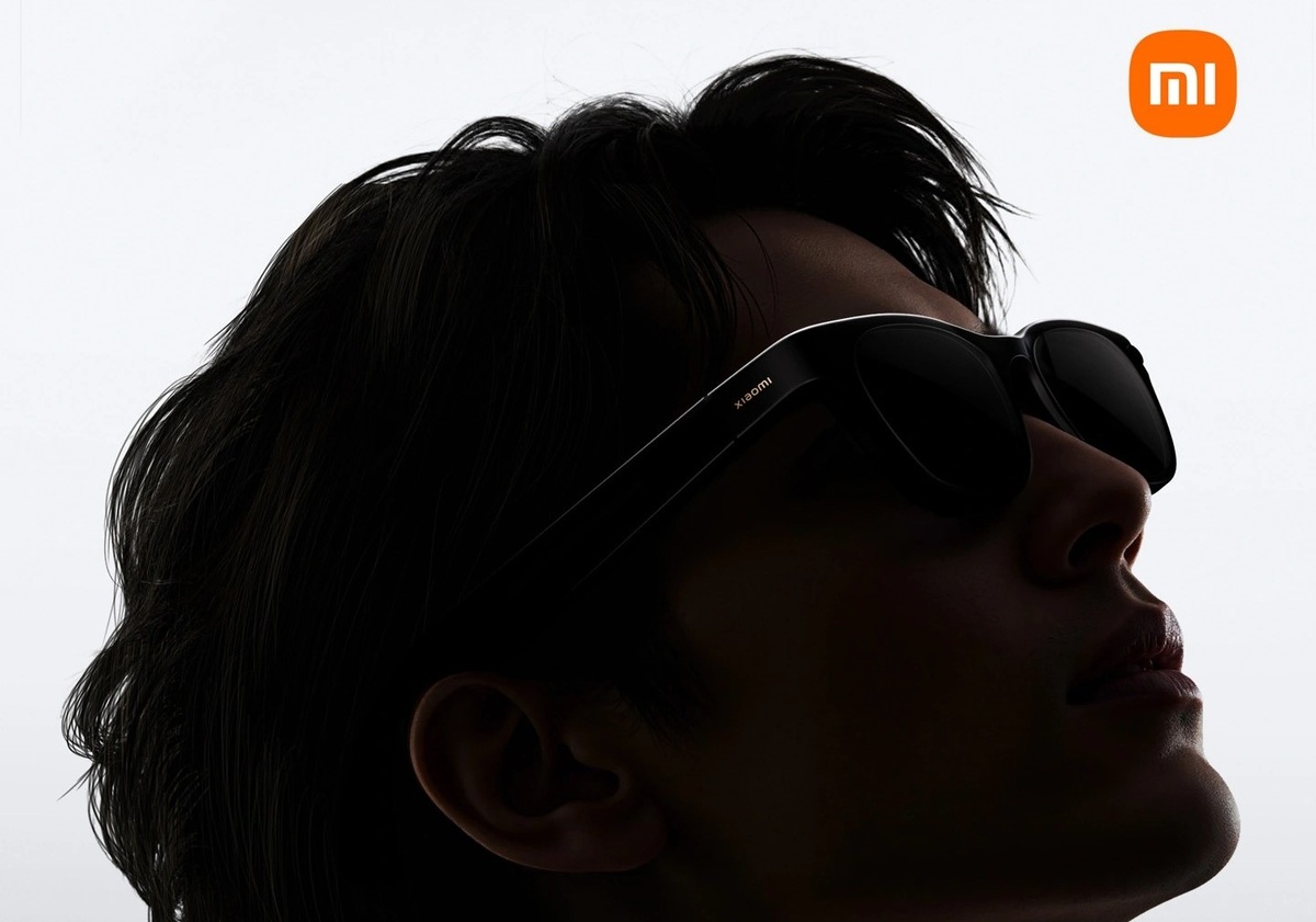 Компания осваивает новую для себя рыночную нишу, бросая вызов признанным лидерам. Xiaomi представляет своё устройство как «персональное умное устройство следующего поколения».