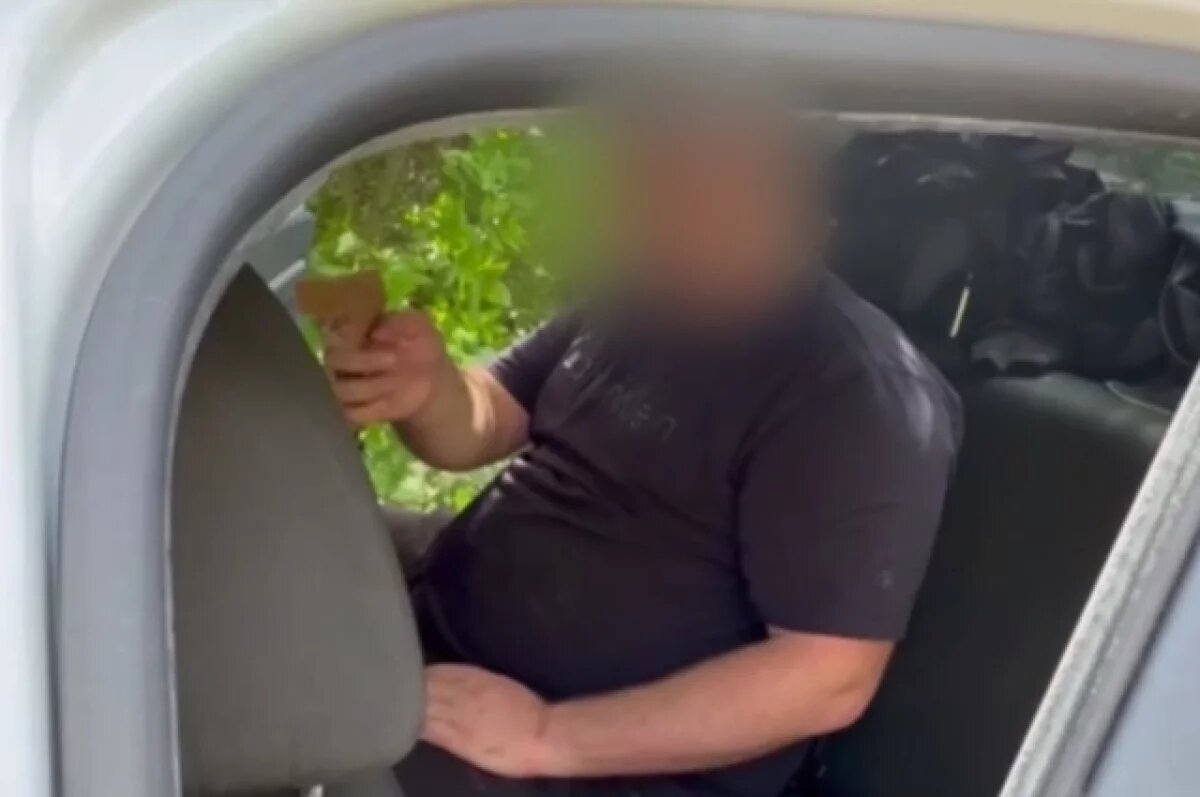    Подозреваемый задержан и даёт показания. Убийство предположительно было совершено из-за денег.