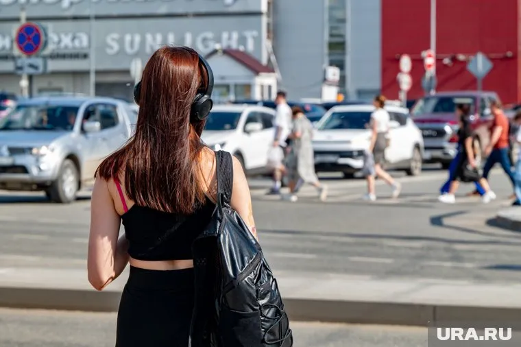 Девушки подвергаются домогательствам на улицах
Фото: Руслан Яроцкий © URA.RU