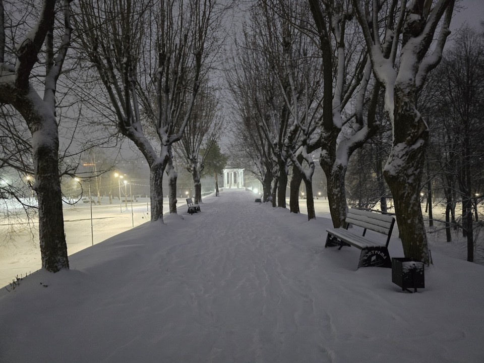 Дорога по валу к Беседке Островского