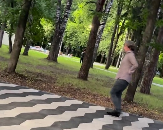    Ранее на детской площадке заметили странного мужчину и заподозрили его в развратных действиях в отношении детей