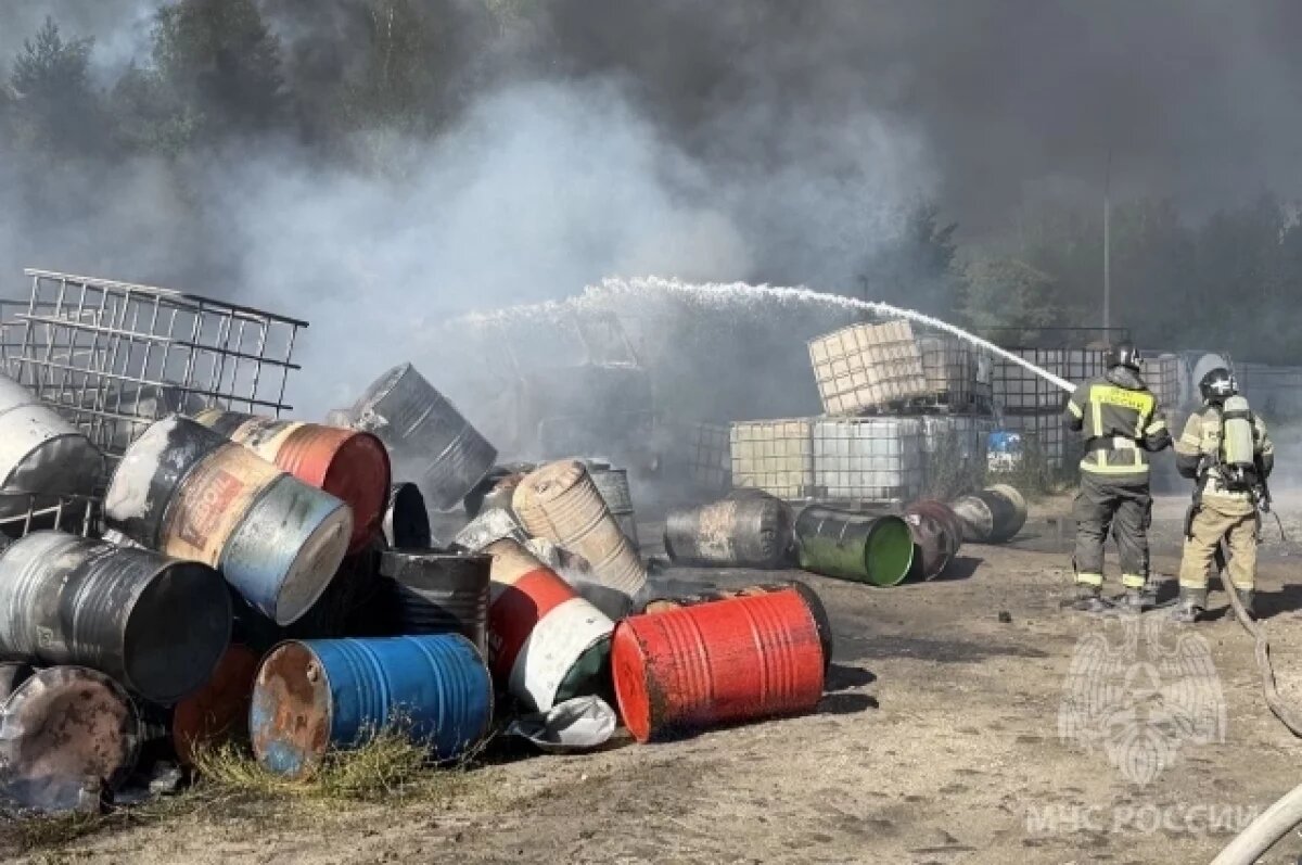    Появились фото ликвидации пожара на бывшем заводе «Заря» в Дзержинске