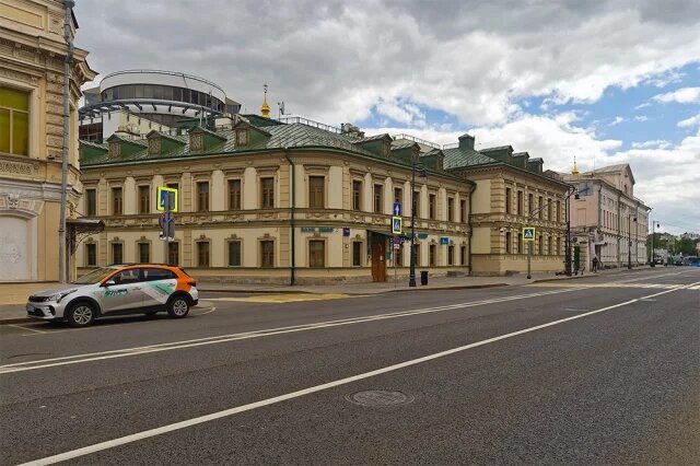    Почему улица Солянка так называется?