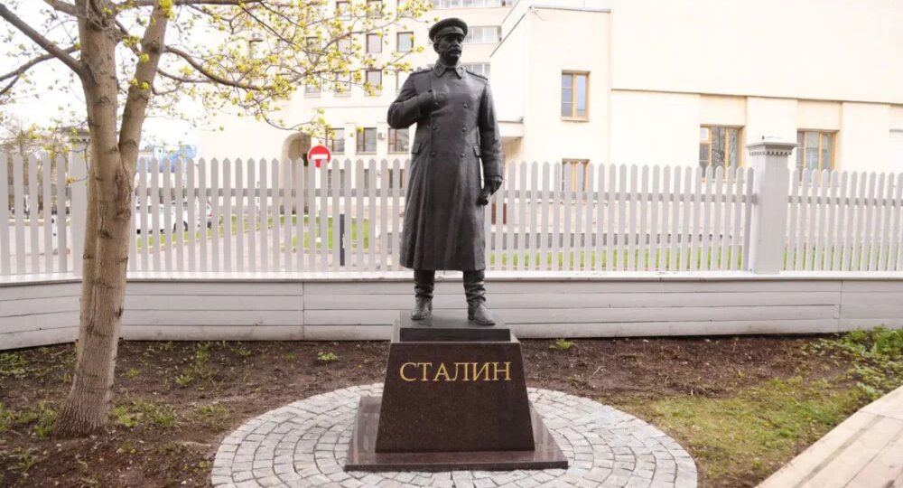 Открытый вологодским губернатором памятник Сталину потребовали демонтировать