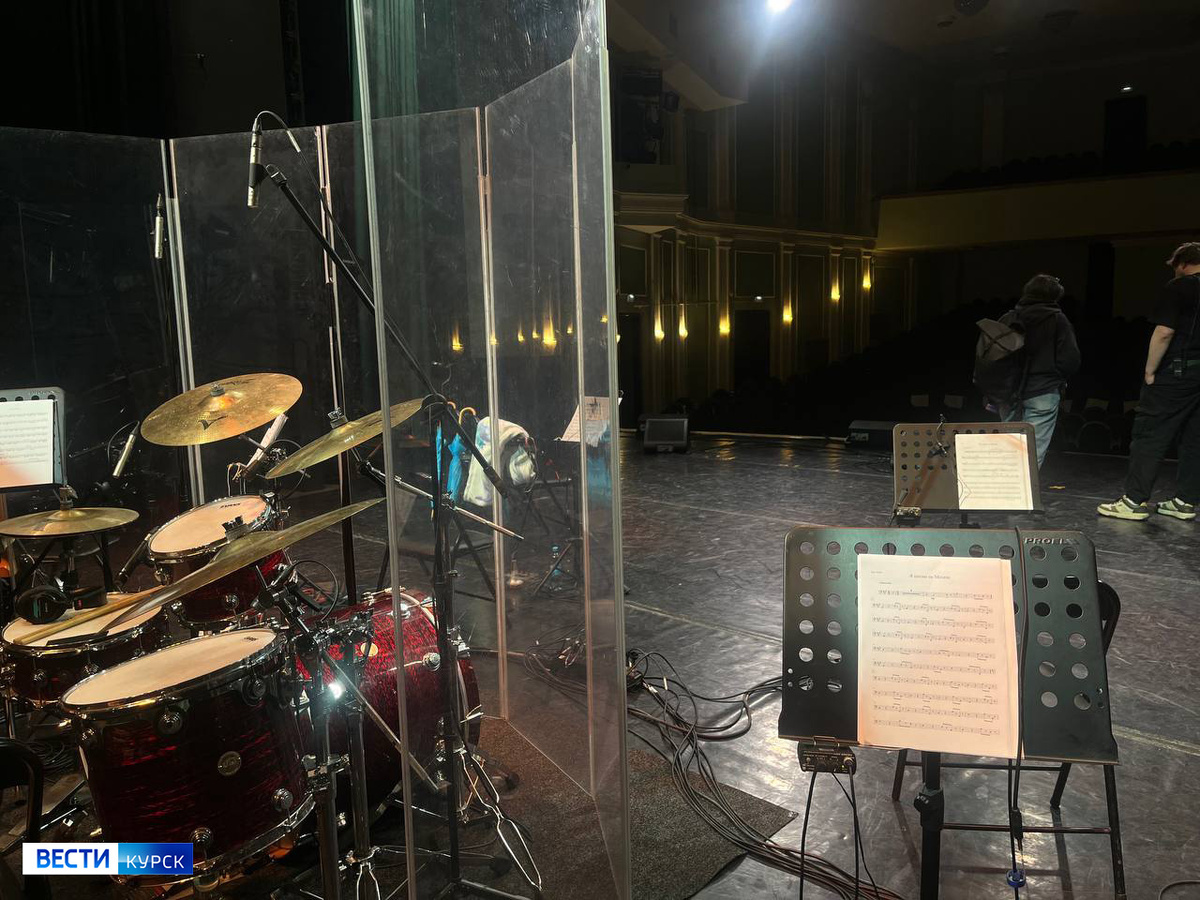    Считанные минуты до премьеры благотворительного концерта «Поем для Вас» в Курске