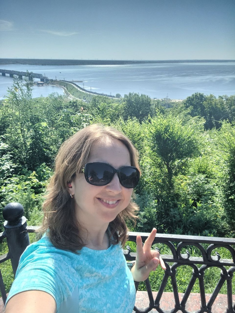 Чтобы красиво улыбатья. надо беречь зубы.