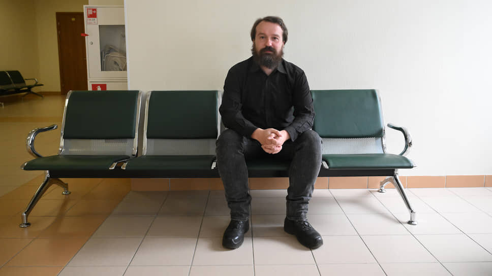 Краевед Дмитрий Витушкин перед заседанием в городском Суде Санкт-Петербурга.📷Фото: Андрей Бок / Коммерсантъ