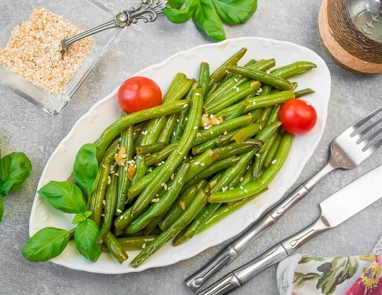     Запеченная зеленая фасоль с чесноком