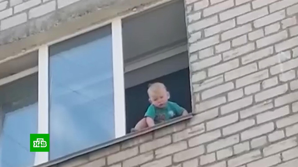    Москитные сетки опасны: как уберечь ребенка от падения из окна