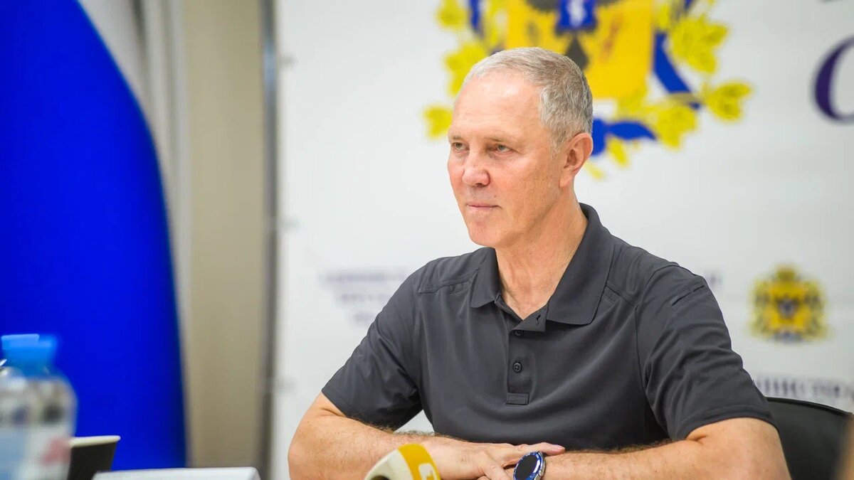 Фото - председатель херсонского отделения Движения Алексей Лаврентьев.«Истории Первых»: как молодежь Херсонщины становится движущей силой региона.
 
 Херсонская область. Пока взрослые строят планы, молодежь уже их реализует. 25 июня в регионе прошло знаковое событие — заседание Координационного совета Движения Первых Херсонской области. Под председательством Губернатора Владимира Сальдо подвели итоги за первое полугодие 2025 года и наметили амбициозные цели на второе.📷
Заседание собрало в одном зале ключевых участников молодежной повестки: представителей администрации, профильных министерств и, конечно, активистов Движения. Среди них — и.о. министра молодежной политики Владислав Ярченко, первый замгубернатора Павел Шувалкин и председатель херсонского отделения Движения Алексей Лаврентьев.📷
