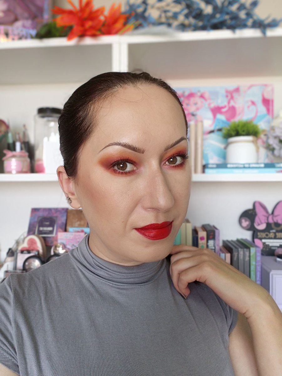 Красно-рыжие макияжи мне нравятся не меньше, чем фиолетовые.