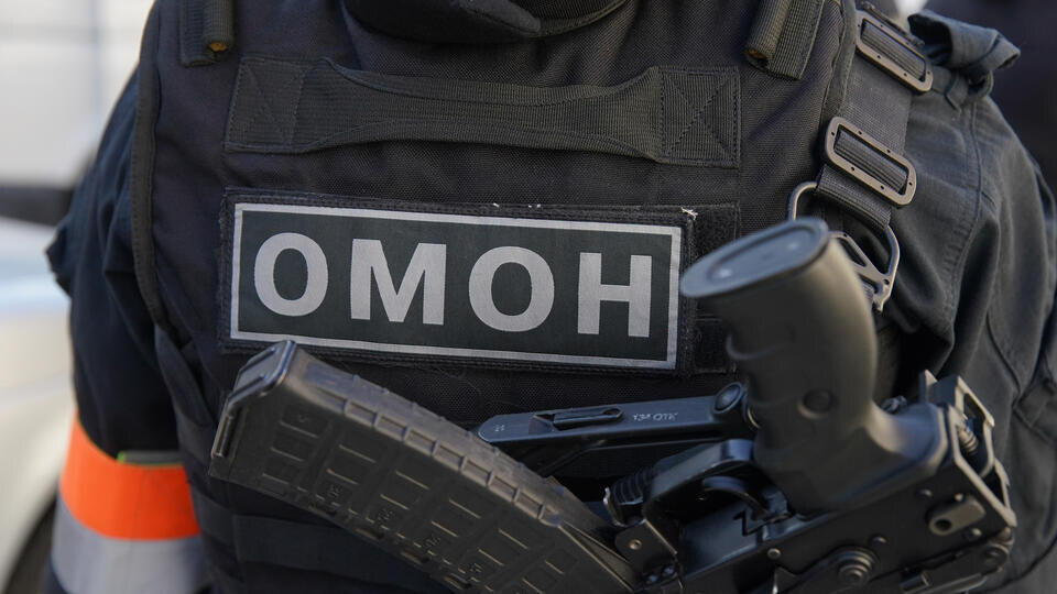     Кулачные бои в "Крестах": ОМОН сорвал турнир по боям без правил в бывшем СИЗО ИЗВЕСТИЯ/Эдуард Корниенко