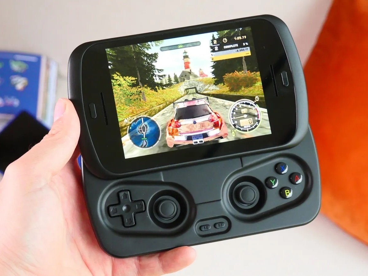    Anbernic выпустила ретро-приставку в духе PSP Go