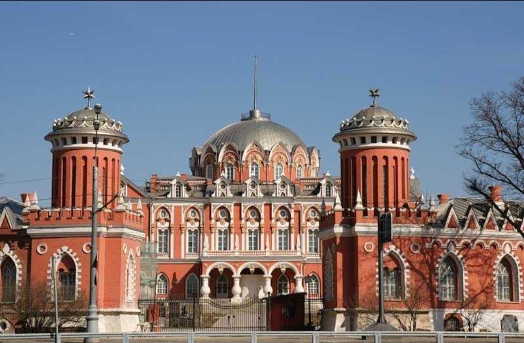 Петровский путевой дворец.