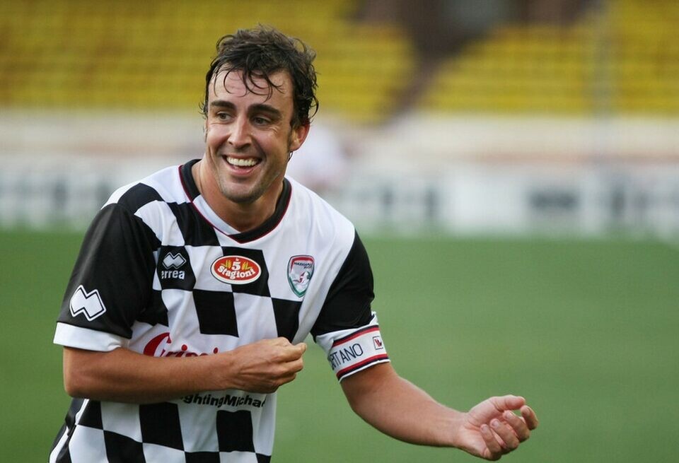    Фернандо Алонсо в детстве болел за российского футболистаF1