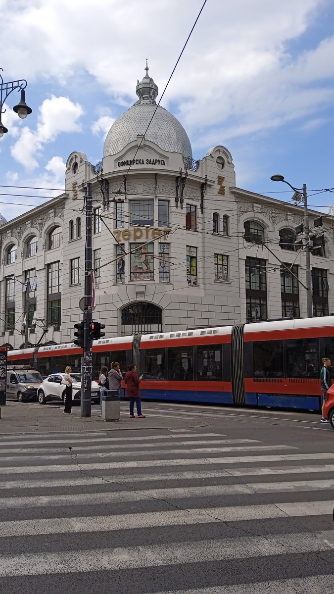 Современный трамвай в Белграде