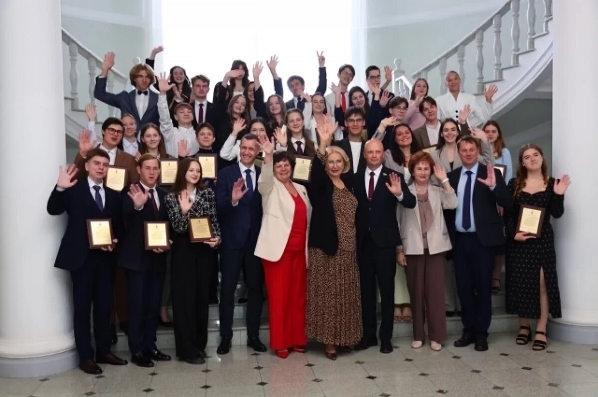    37 выпускников рязанских школ получили награды за успехи в учебе и спорте