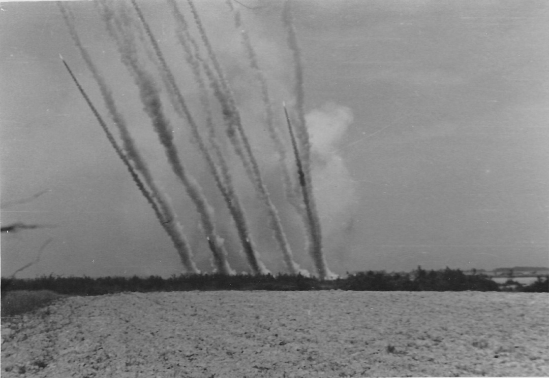 Залп батареи «химических» РСЗО