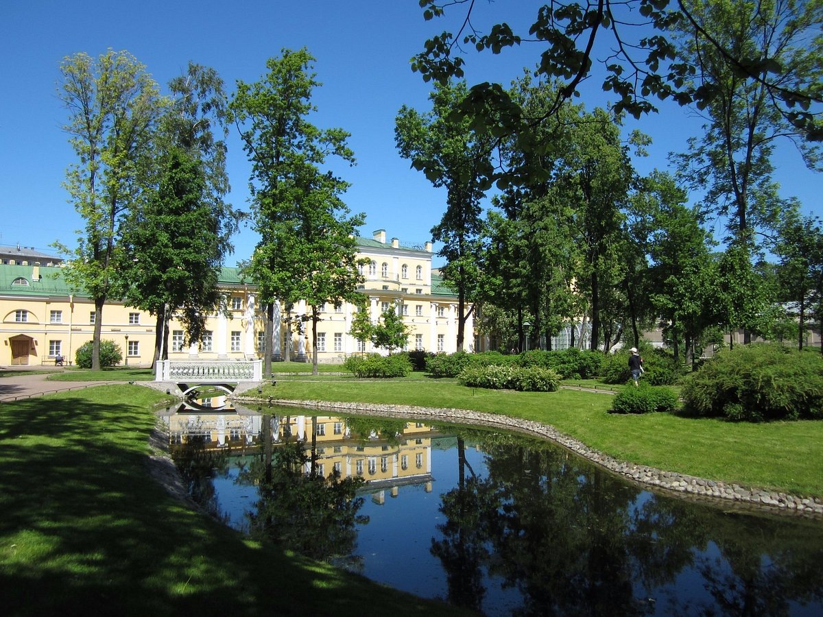 Источник: https://www.tripadvisor.ru/Attraction_Review-g298507-d7162083-Reviews-Polish_Garden-St_Petersburg_Northwestern_District.html