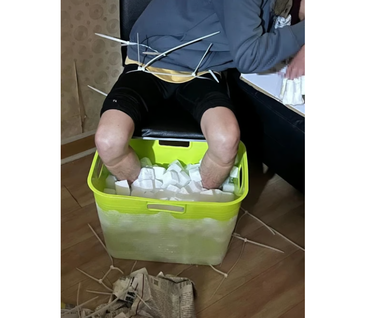 Обратите внимание на пластиковые стяжки