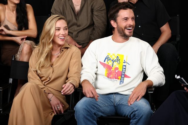    Скарлетт Йоханссон и Джонатан Бейли. Фото: Getty Images