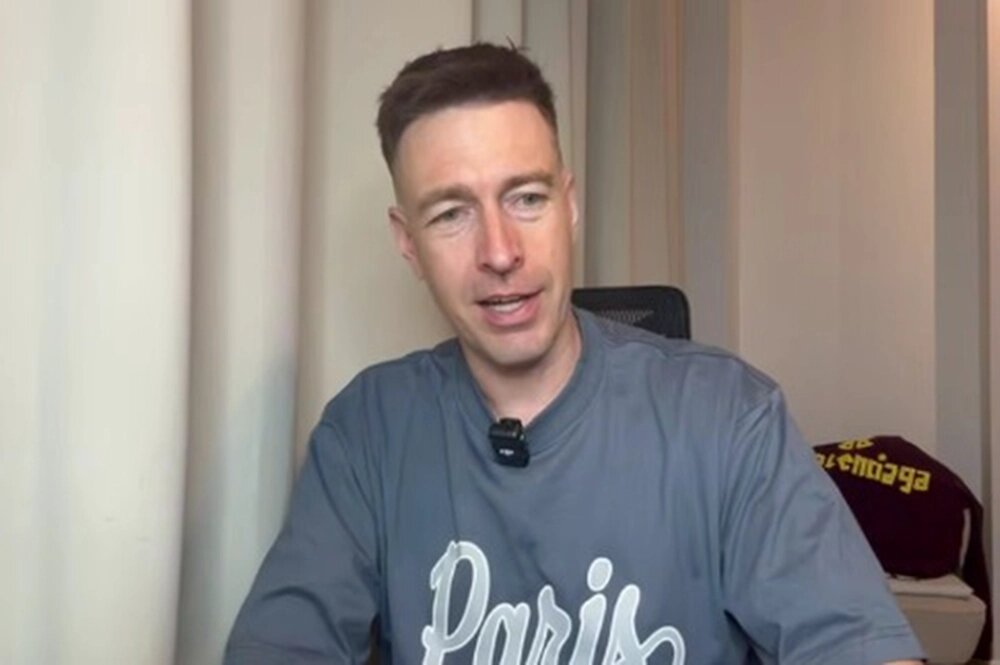    Алекс Лесли. Кадр из видео