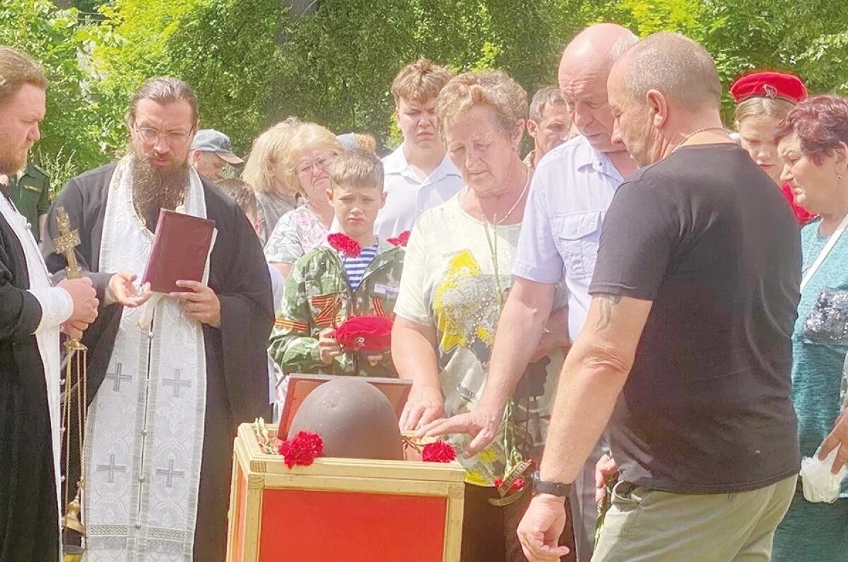    Родные воина Николая Жарова спустя 83 года смогли проститься с близким человеком.