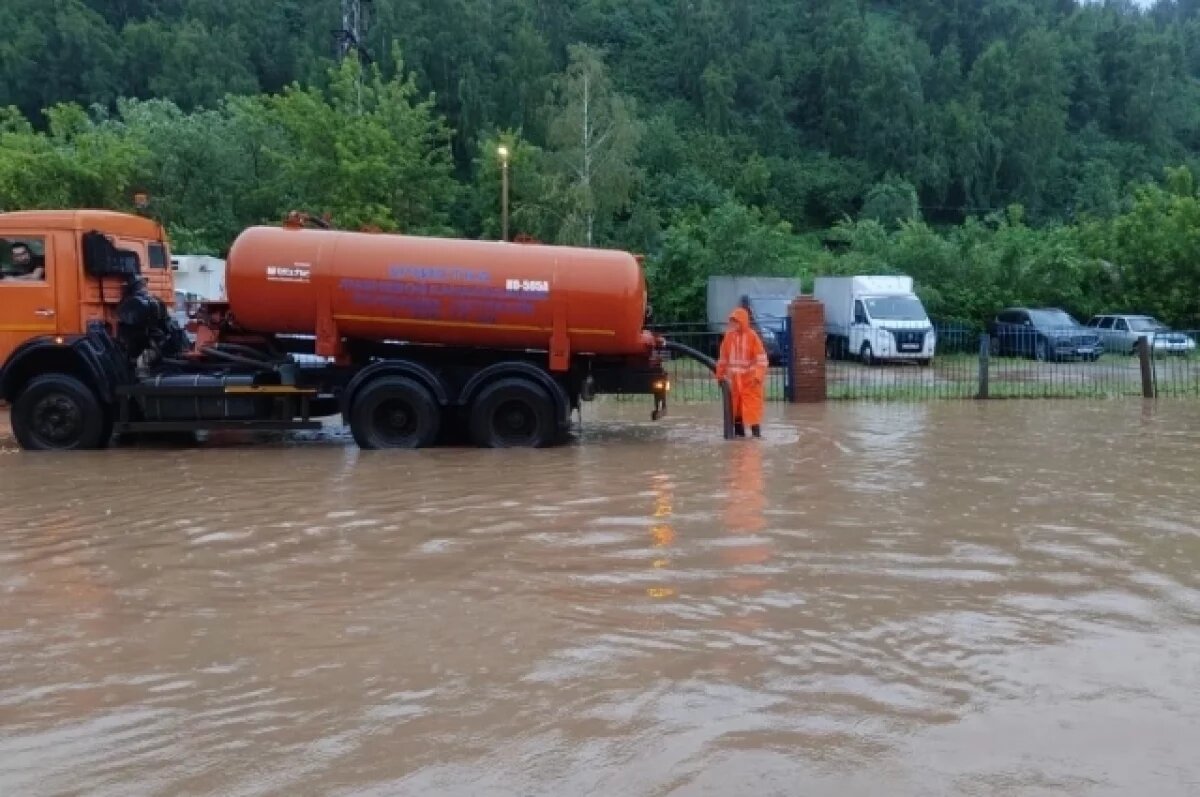    Власти Красноярска назвали затопленные дождём улицы, где откачивают воду