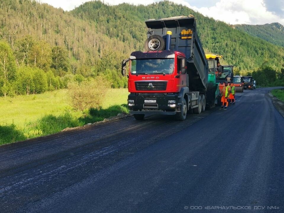    Ремонт дороги между селами Ильинка и Барагаш. Источник: Барнаульское ДСУ №4