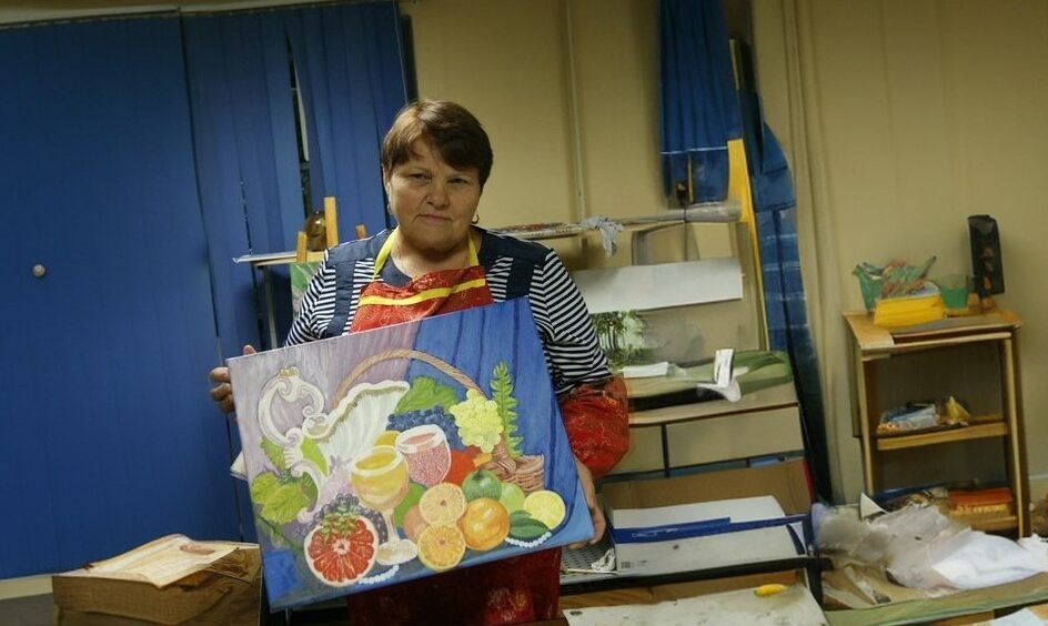    Ольга Павловна любит рисовать, но начала заниматься этим только на пенсии, когда пережила лже-диагноз. Фото: из личного архива героини
