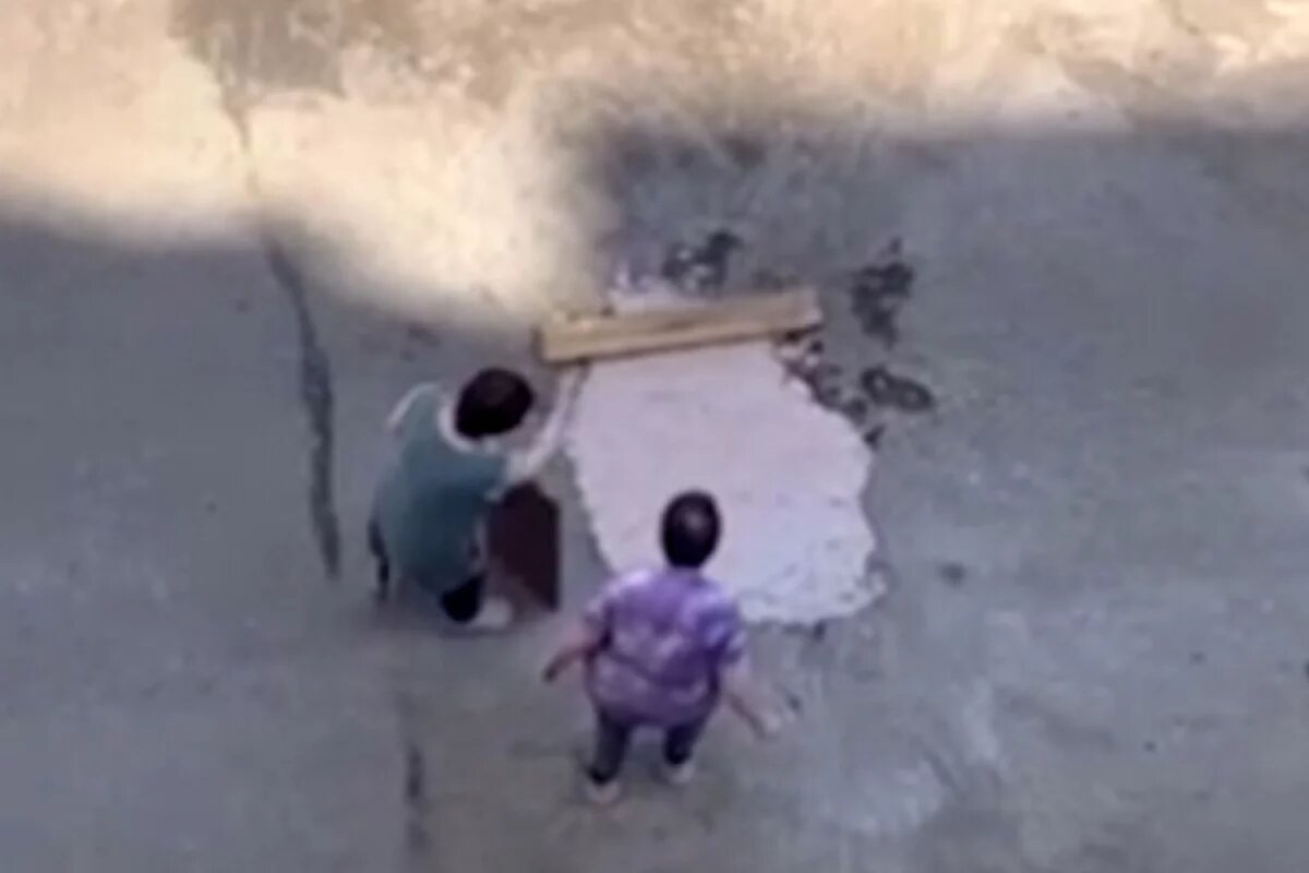    Две пенсионерки сами починили дорогу в Комсомольске-на-Амуре