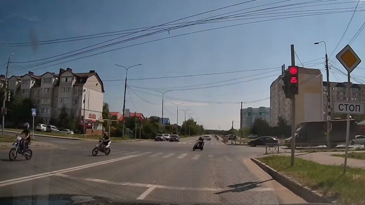    В Юбилейном саратовцы засняли покатушки «запасных» детей на питбайкахНовости Саратова и области – Сетевое издание «Репортер64»