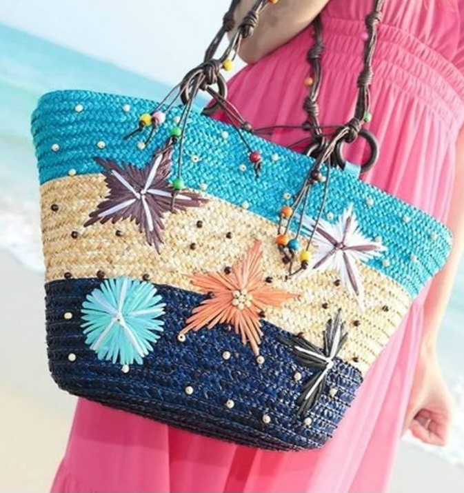 источник pinterest можно офрмить с помощью бусин, кожанных веровочек и деревянных цветных палочек