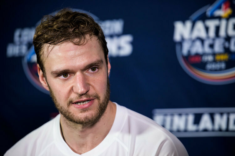    Примером хоккеистов с российским и другим паспортами немного. Александр Барков — один из них.   
Фото: Joel Marklund, globallookpress.com