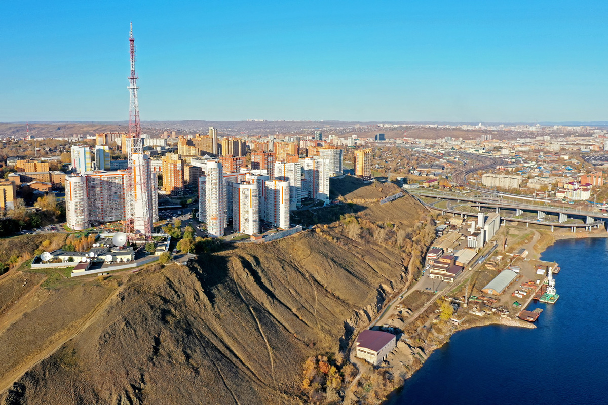     Афонтово – ключевой археологический памятник Северной Азии. Это комплекс верхнепалеолитических стоянок на левом берегу Енисея возрастом до 20 тыс. лет. Считается, что именно тогда, в конце ледникового периода, люди современного типа начали заселять Сибирь