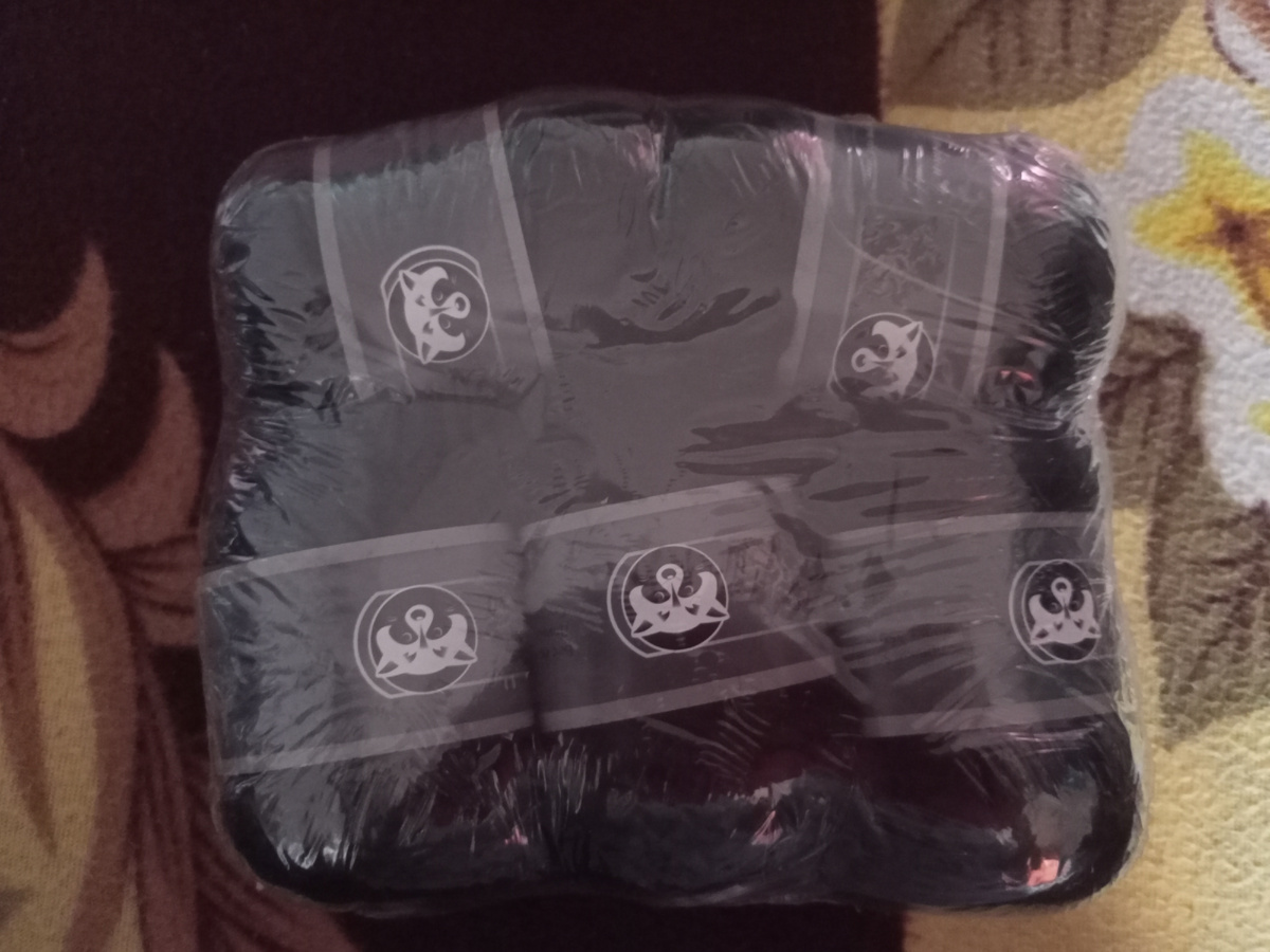 Эту пряжу купила чтобы связать комплект шапку и варежки. 