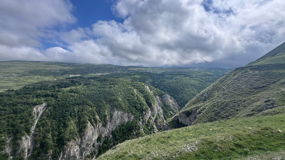 Вид с горы Кильта на маршруте от с. Старый Сивух 