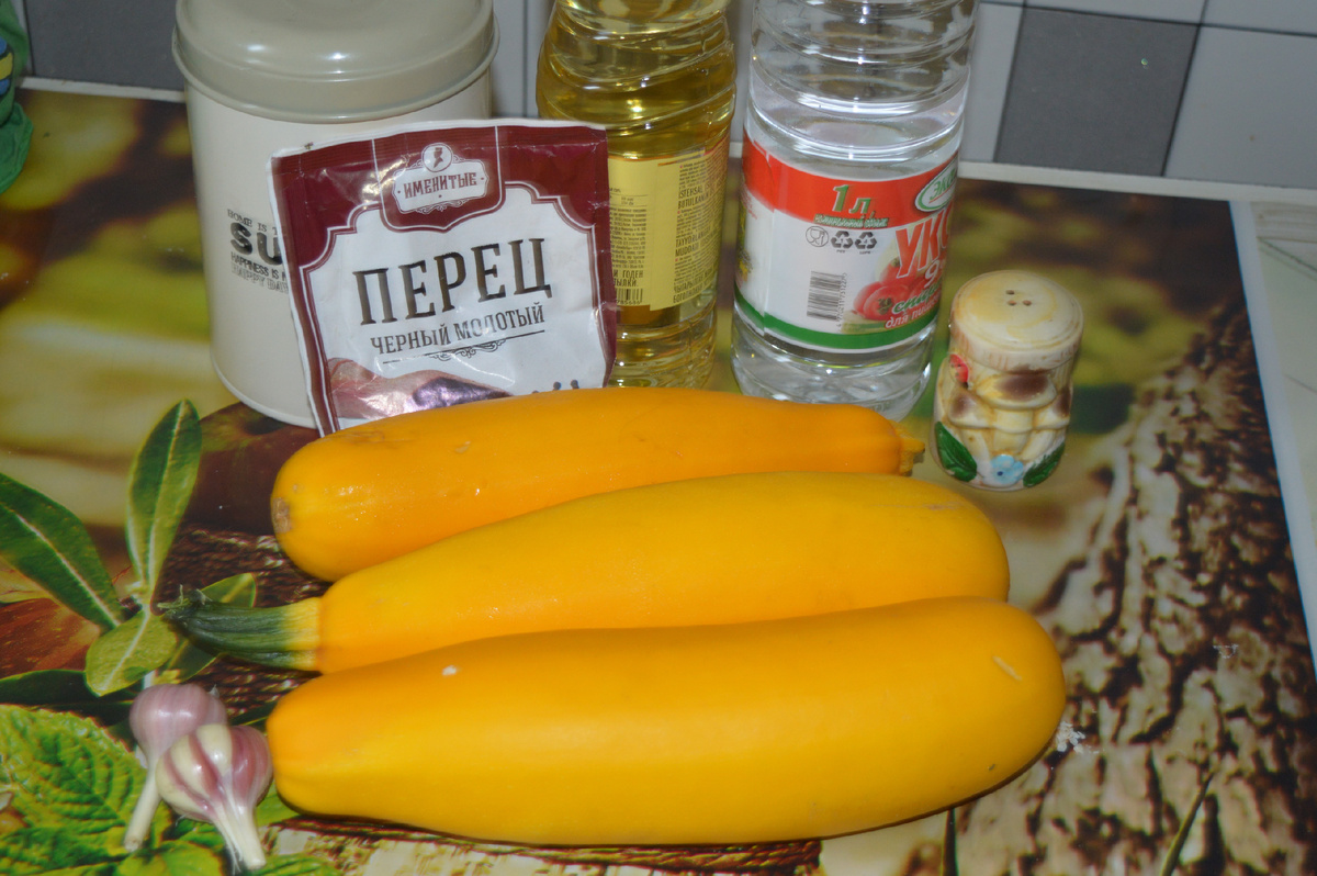 Кабачки с морковью. Шаг 1. Фото: канал Три рецепта.