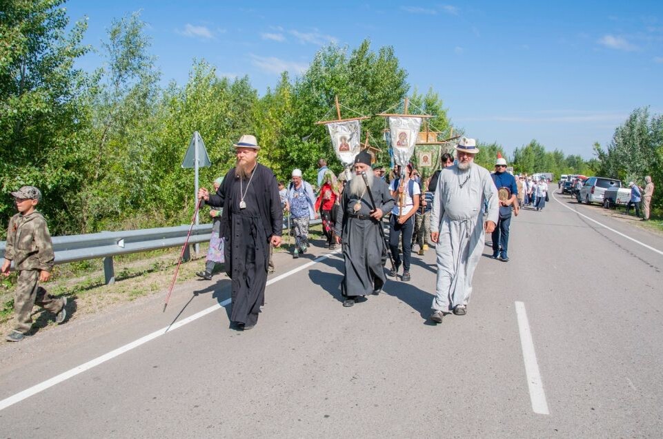    Крестный ход. Источник: altayskaya-mitropolia.ru