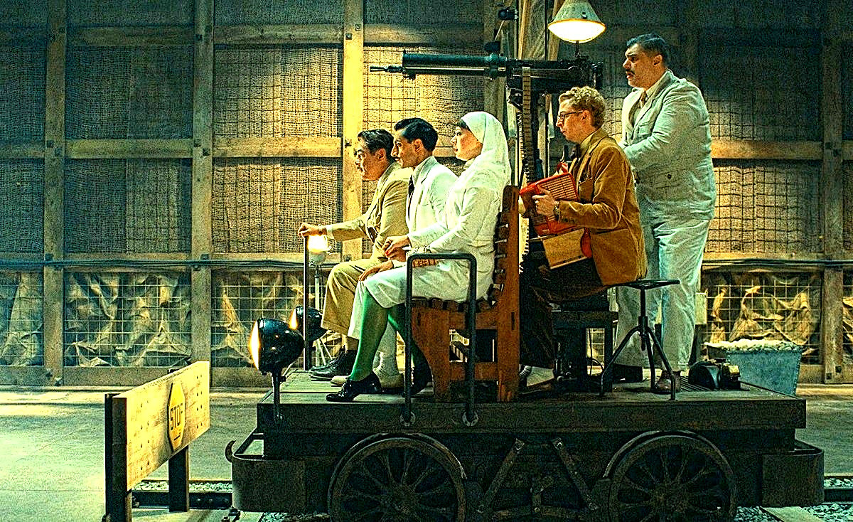 Мы мирные люди, но наш бронепоезд... пардон - боевая дрезина стоит на запа́сном пути...