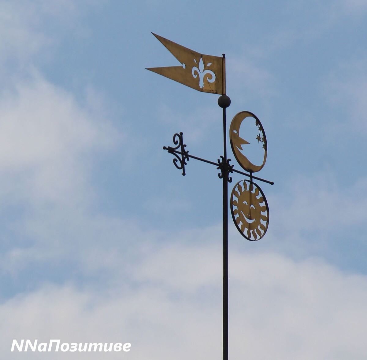 Флюгер на ресторане на улице Баранова