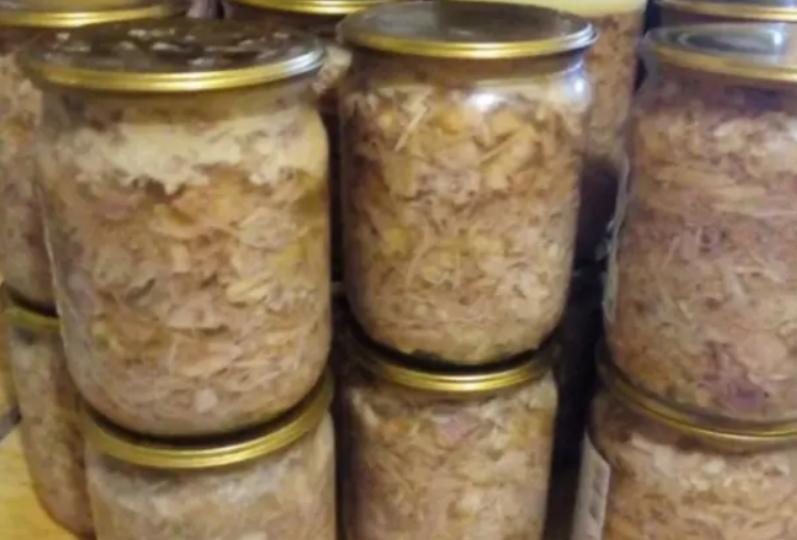 Как Вам идея👉 Холодец в банках). Как оказалось, эта заготовка пользуется популярностью не только летом...