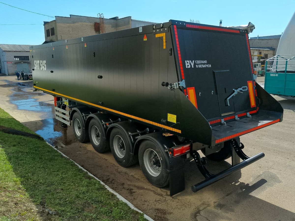 Универсальный самосвальный полуприцеп с алюминиевым кузовом SAT545