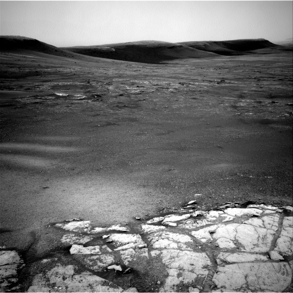 Левая навигационная камера марсохода Curiosity, вид на область Глен Торридон