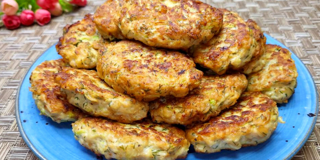 Подсели всей семьей на эту вкуснятину! Летом самое то - 10 минут и готово! Лучший рецепт из кабачков.